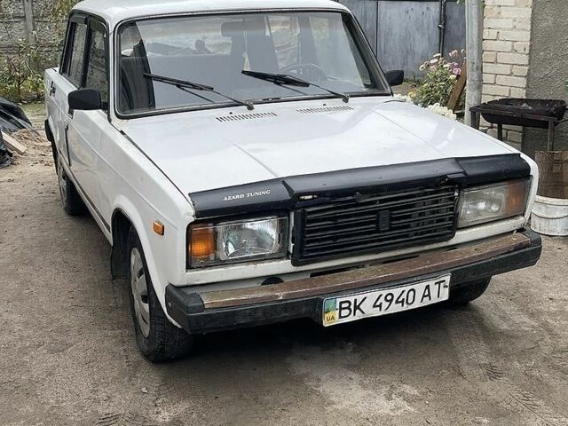 Белый ВАЗ 2107, объемом двигателя 1.5 л и пробегом 85 тыс. км за 512 $, фото 1 на Automoto.ua