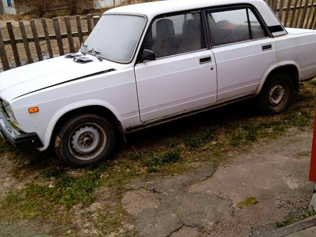 Белый ВАЗ 2107, объемом двигателя 1.3 л и пробегом 64 тыс. км за 1000 $, фото 1 на Automoto.ua