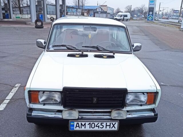 Белый ВАЗ 2107, объемом двигателя 1.5 л и пробегом 100 тыс. км за 900 $, фото 1 на Automoto.ua