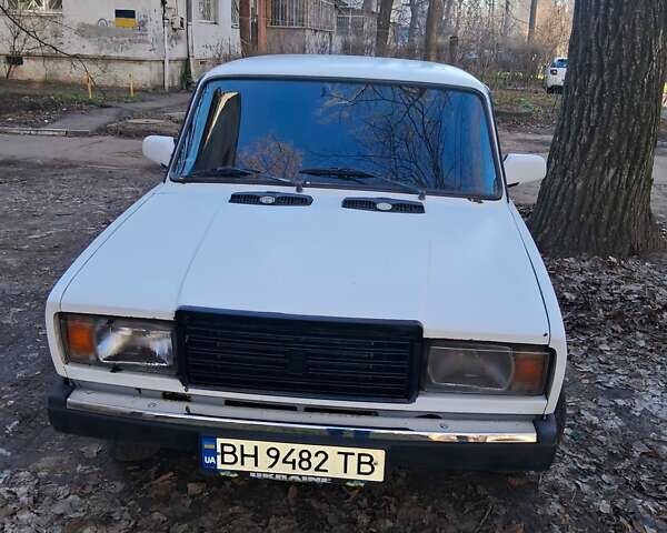 Белый ВАЗ 2107, объемом двигателя 1.45 л и пробегом 98 тыс. км за 1000 $, фото 1 на Automoto.ua