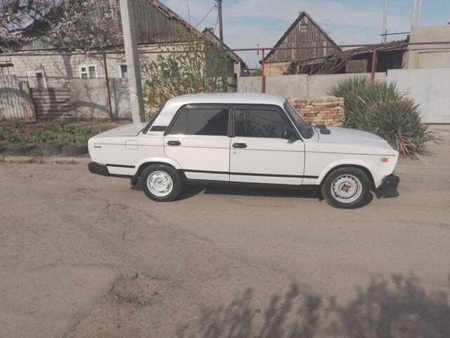 Белый ВАЗ 2107, объемом двигателя 1.5 л и пробегом 140 тыс. км за 677 $, фото 1 на Automoto.ua