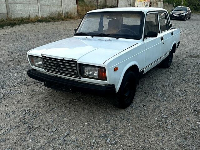 Белый ВАЗ 2107, объемом двигателя 1.5 л и пробегом 99 тыс. км за 777 $, фото 1 на Automoto.ua