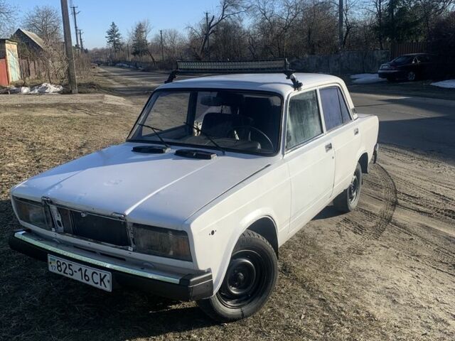 Белый ВАЗ 2107, объемом двигателя 1.5 л и пробегом 100 тыс. км за 571 $, фото 1 на Automoto.ua