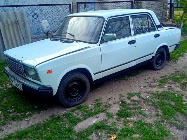 Белый ВАЗ 2107, объемом двигателя 1.5 л и пробегом 100 тыс. км за 450 $, фото 1 на Automoto.ua