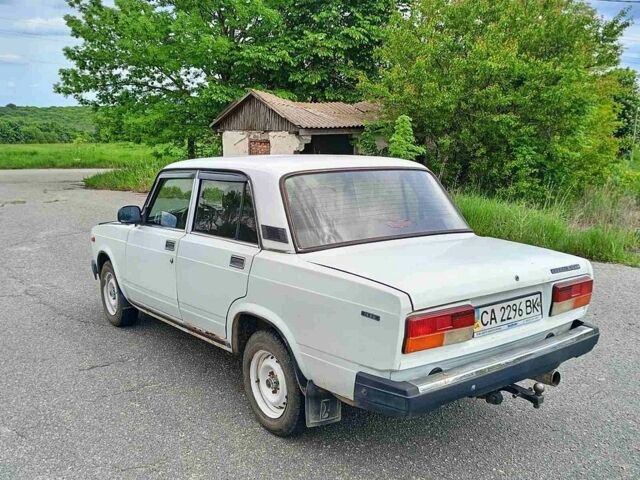 Белый ВАЗ 2107, объемом двигателя 1.5 л и пробегом 200 тыс. км за 999 $, фото 1 на Automoto.ua