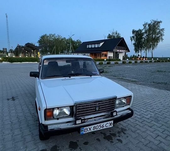 Белый ВАЗ 2107, объемом двигателя 1.45 л и пробегом 100 тыс. км за 1300 $, фото 1 на Automoto.ua