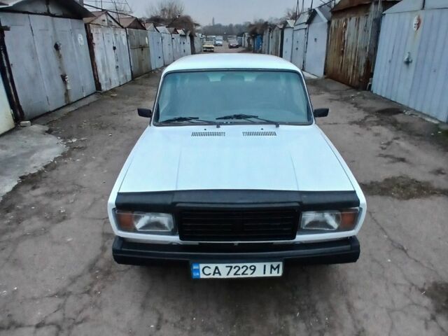 Белый ВАЗ 2107, объемом двигателя 1.5 л и пробегом 80 тыс. км за 1000 $, фото 1 на Automoto.ua