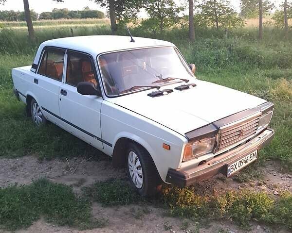 Белый ВАЗ 2107, объемом двигателя 1.5 л и пробегом 130 тыс. км за 2000 $, фото 1 на Automoto.ua
