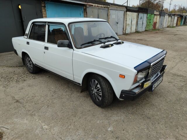 Белый ВАЗ 2107, объемом двигателя 0 л и пробегом 125 тыс. км за 2100 $, фото 1 на Automoto.ua