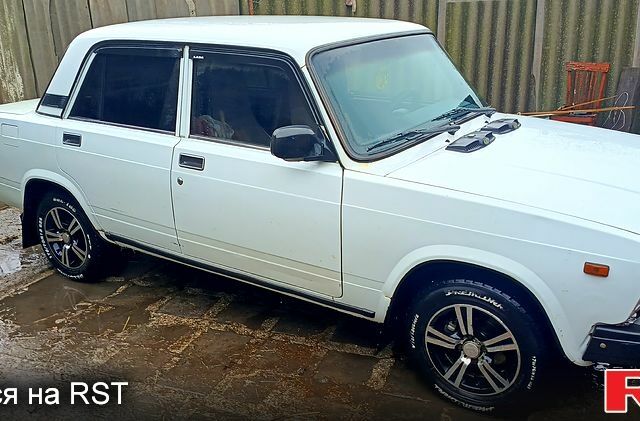 Белый ВАЗ 2107, объемом двигателя 1.5 л и пробегом 190 тыс. км за 1040 $, фото 1 на Automoto.ua