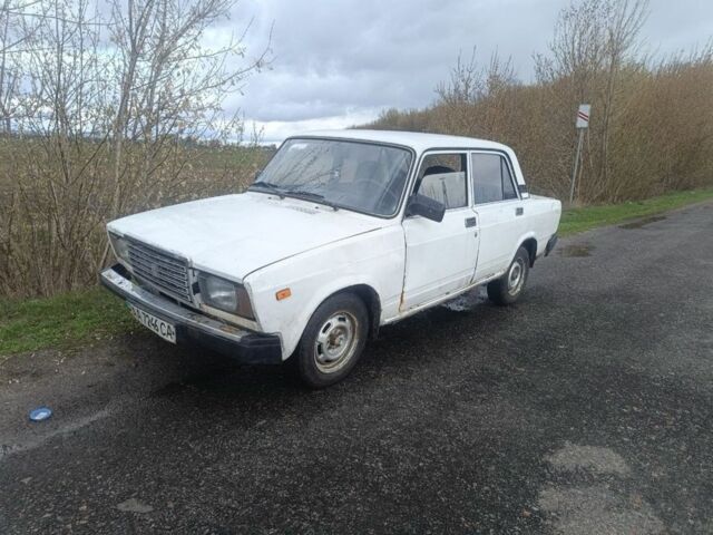 Белый ВАЗ 2107, объемом двигателя 1.6 л и пробегом 200 тыс. км за 576 $, фото 1 на Automoto.ua