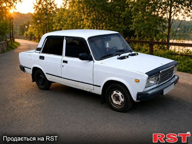 Белый ВАЗ 2107, объемом двигателя 1.5 л и пробегом 350 тыс. км за 700 $, фото 1 на Automoto.ua