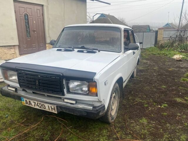 Белый ВАЗ 2107, объемом двигателя 1.6 л и пробегом 300 тыс. км за 850 $, фото 1 на Automoto.ua