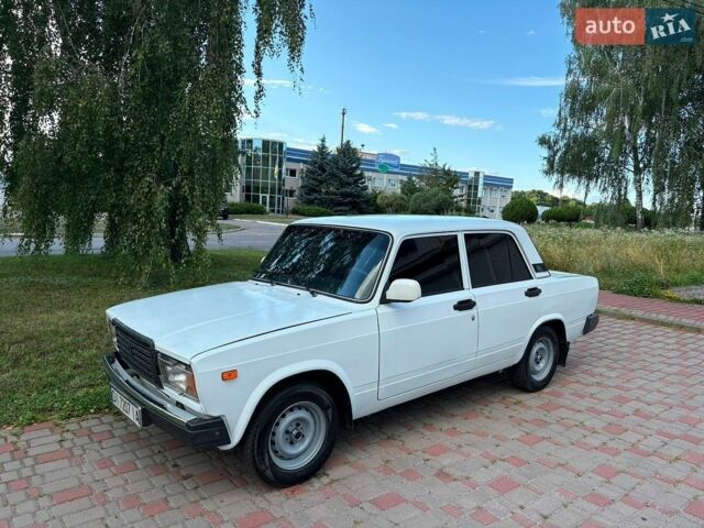 Белый ВАЗ 2107, объемом двигателя 1.45 л и пробегом 100 тыс. км за 1250 $, фото 1 на Automoto.ua