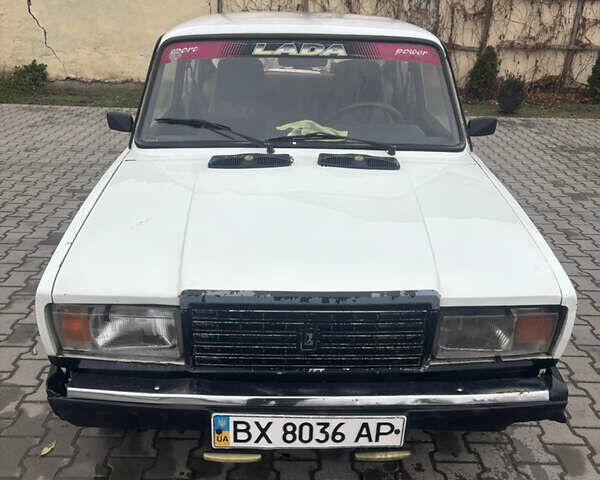 Белый ВАЗ 2107, объемом двигателя 1.5 л и пробегом 100 тыс. км за 800 $, фото 1 на Automoto.ua