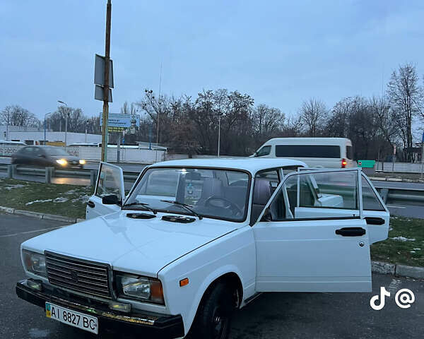 Белый ВАЗ 2107, объемом двигателя 1.45 л и пробегом 150 тыс. км за 1200 $, фото 1 на Automoto.ua
