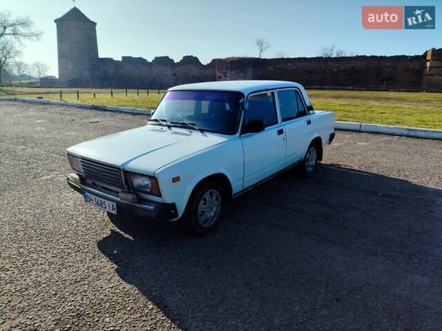 Белый ВАЗ 2107, объемом двигателя 1.5 л и пробегом 185 тыс. км за 1100 $, фото 1 на Automoto.ua