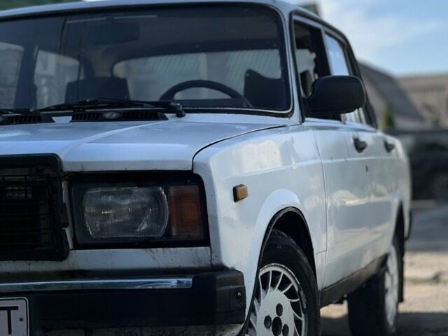 Белый ВАЗ 2107, объемом двигателя 1.5 л и пробегом 80 тыс. км за 403 $, фото 1 на Automoto.ua