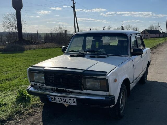 Белый ВАЗ 2107, объемом двигателя 1.6 л и пробегом 120 тыс. км за 672 $, фото 1 на Automoto.ua