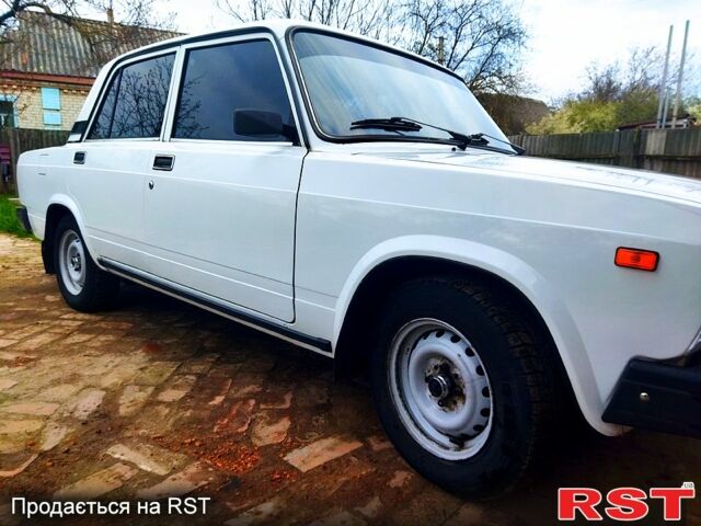 Белый ВАЗ 2107, объемом двигателя 1.5 л и пробегом 129 тыс. км за 1800 $, фото 1 на Automoto.ua