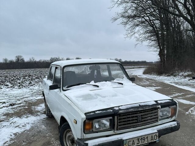Белый ВАЗ 2107, объемом двигателя 1.6 л и пробегом 150 тыс. км за 650 $, фото 1 на Automoto.ua