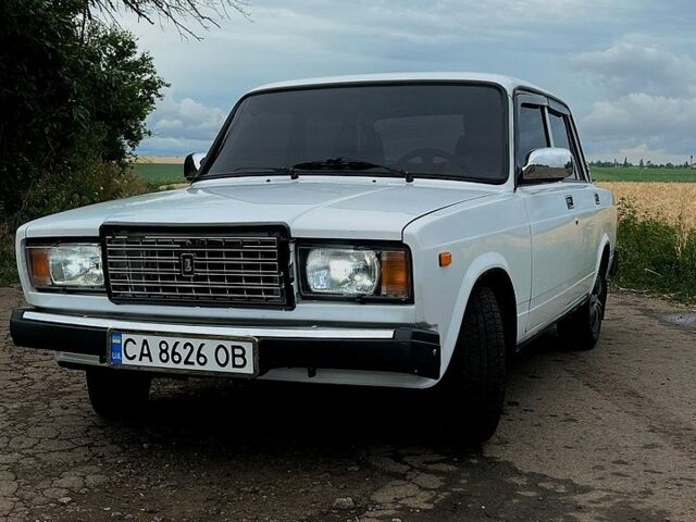 Белый ВАЗ 2107, объемом двигателя 1.45 л и пробегом 100 тыс. км за 2400 $, фото 1 на Automoto.ua