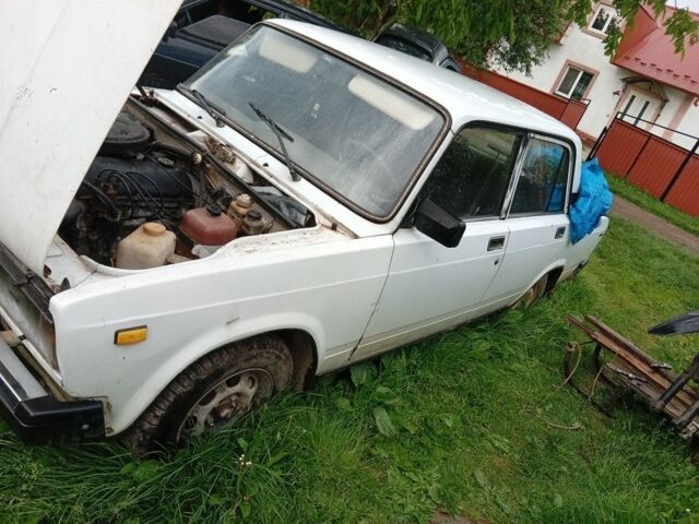 Белый ВАЗ 2107, объемом двигателя 0 л и пробегом 200 тыс. км за 900 $, фото 1 на Automoto.ua