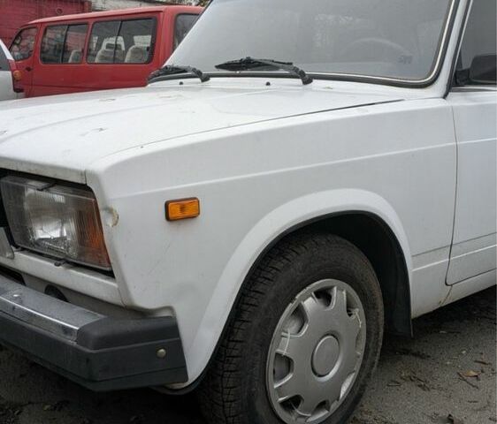 Белый ВАЗ 2107, объемом двигателя 1.5 л и пробегом 76 тыс. км за 1500 $, фото 1 на Automoto.ua