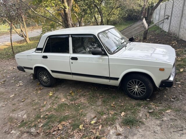Белый ВАЗ 2107, объемом двигателя 1.6 л и пробегом 1 тыс. км за 2006 $, фото 1 на Automoto.ua