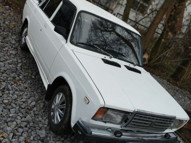 Белый ВАЗ 2107, объемом двигателя 1.5 л и пробегом 42 тыс. км за 1200 $, фото 1 на Automoto.ua