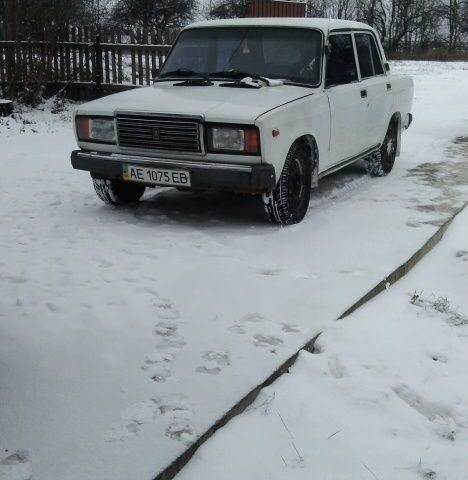 Білий ВАЗ 2107, об'ємом двигуна 1.4 л та пробігом 50 тис. км за 1038 $, фото 1 на Automoto.ua