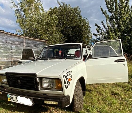 Белый ВАЗ 2107, объемом двигателя 1.3 л и пробегом 100 тыс. км за 850 $, фото 1 на Automoto.ua