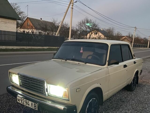 Бежевый ВАЗ 2107, объемом двигателя 1.3 л и пробегом 100 тыс. км за 1000 $, фото 1 на Automoto.ua