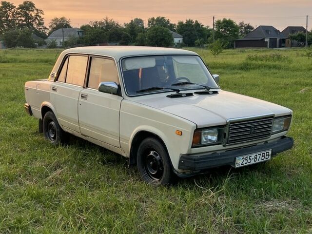 Бежевый ВАЗ 2107, объемом двигателя 1.5 л и пробегом 100 тыс. км за 550 $, фото 1 на Automoto.ua