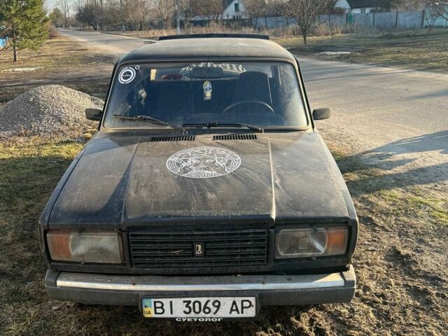 Черный ВАЗ 2107, объемом двигателя 1.5 л и пробегом 250 тыс. км за 677 $, фото 1 на Automoto.ua