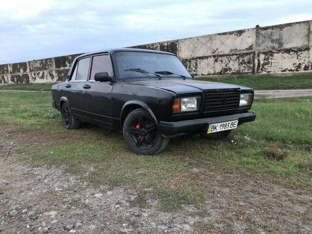 Черный ВАЗ 2107, объемом двигателя 0 л и пробегом 50 тыс. км за 1004 $, фото 1 на Automoto.ua