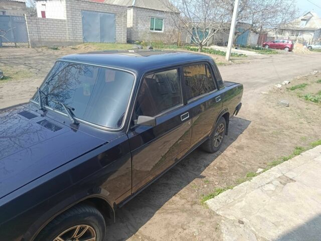 Чорний ВАЗ 2107, об'ємом двигуна 1.5 л та пробігом 95 тис. км за 2000 $, фото 1 на Automoto.ua