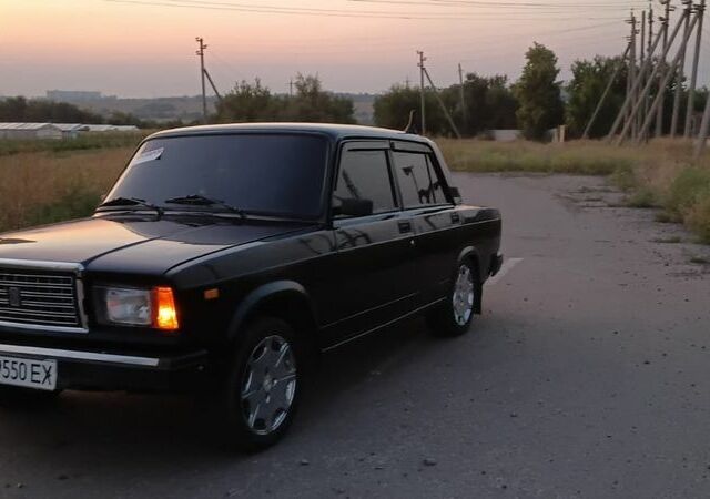 Чорний ВАЗ 2107, об'ємом двигуна 1.6 л та пробігом 90 тис. км за 2107 $, фото 1 на Automoto.ua