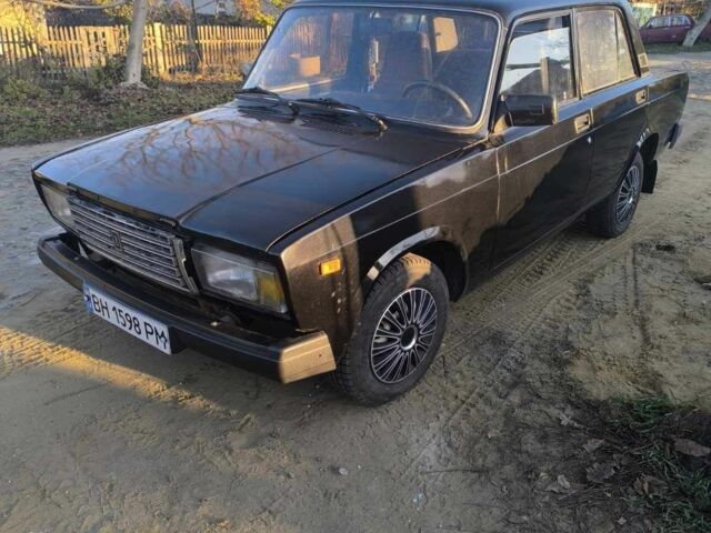 Черный ВАЗ 2107, объемом двигателя 1 л и пробегом 560 тыс. км за 1200 $, фото 1 на Automoto.ua