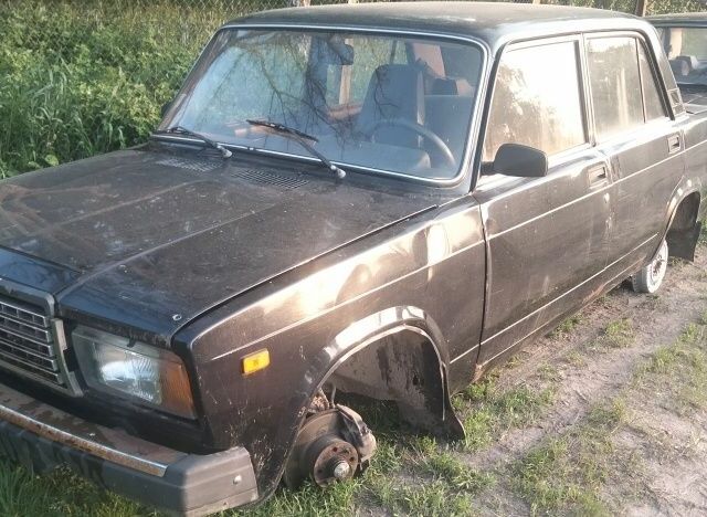 Черный ВАЗ 2107, объемом двигателя 1.5 л и пробегом 1 тыс. км за 424 $, фото 1 на Automoto.ua