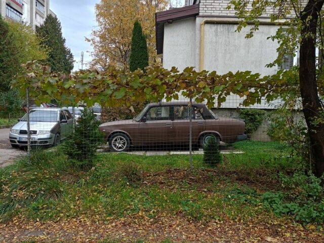 Коричневый ВАЗ 2107, объемом двигателя 0 л и пробегом 99 тыс. км за 600 $, фото 1 на Automoto.ua