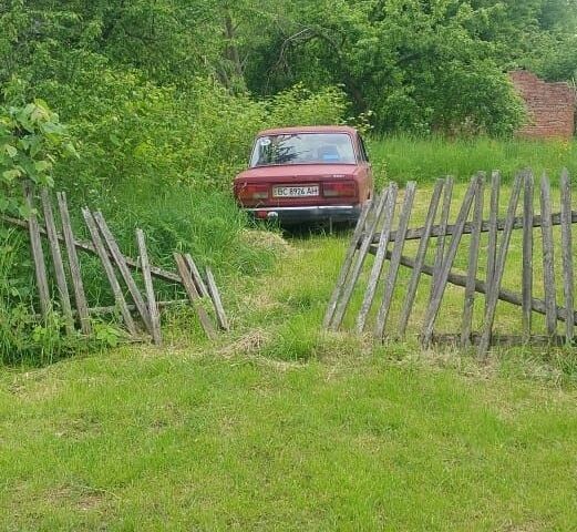 Красный ВАЗ 2107, объемом двигателя 1.5 л и пробегом 1 тыс. км за 10000 $, фото 1 на Automoto.ua