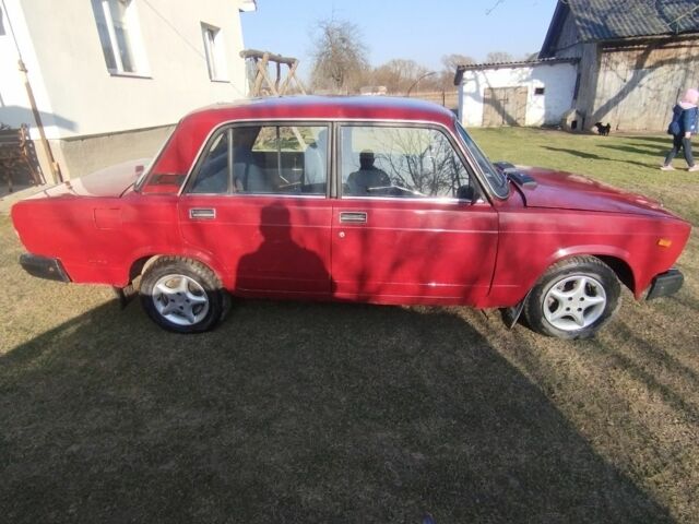 Червоний ВАЗ 2107, об'ємом двигуна 1 л та пробігом 800 тис. км за 350 $, фото 1 на Automoto.ua