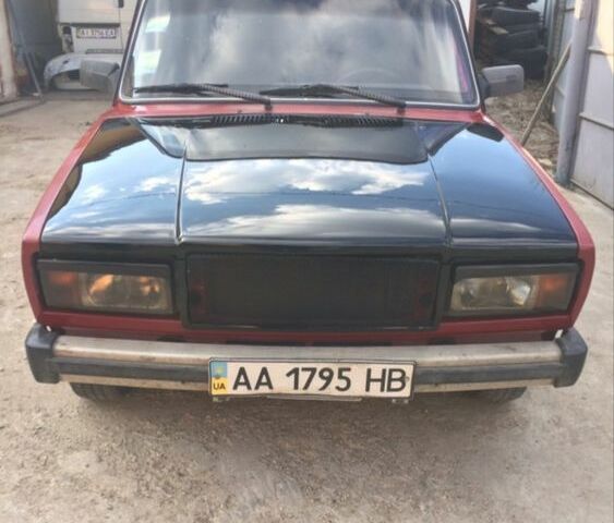 Красный ВАЗ 2107, объемом двигателя 1.6 л и пробегом 250 тыс. км за 1100 $, фото 1 на Automoto.ua