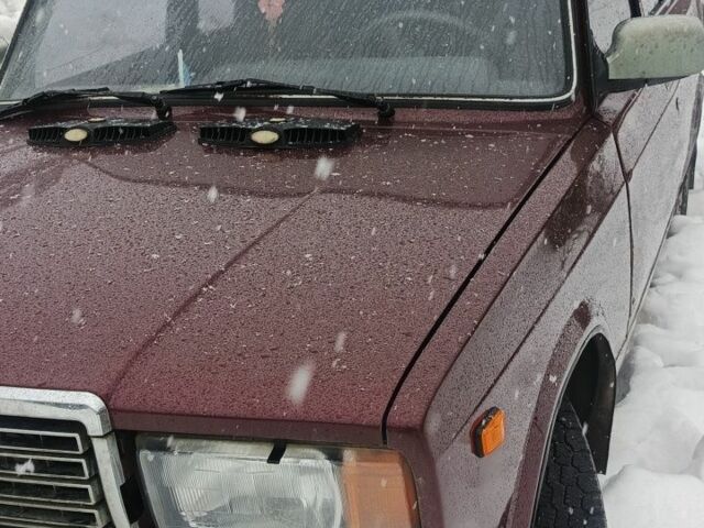 Красный ВАЗ 2107, объемом двигателя 1.5 л и пробегом 200 тыс. км за 1800 $, фото 1 на Automoto.ua