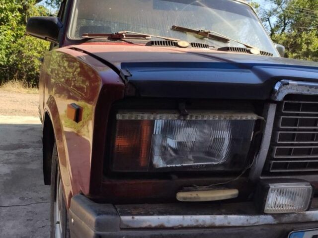 ВАЗ 2107 1976 в Краматорске на Automoto.ua Красный ВАЗ 2107, объемом двигателя 0 л и пробегом 3 тыс. км за 450 $, фото 1 на Automoto.ua