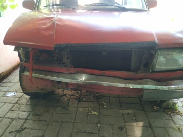 Красный ВАЗ 2107, объемом двигателя 1.5 л и пробегом 176 тыс. км за 350 $, фото 1 на Automoto.ua