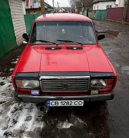 Красный ВАЗ 2107, объемом двигателя 1.5 л и пробегом 50 тыс. км за 1000 $, фото 1 на Automoto.ua