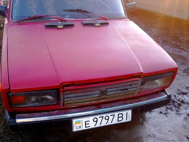 Красный ВАЗ 2107, объемом двигателя 1.5 л и пробегом 0 тыс. км за 600 $, фото 1 на Automoto.ua