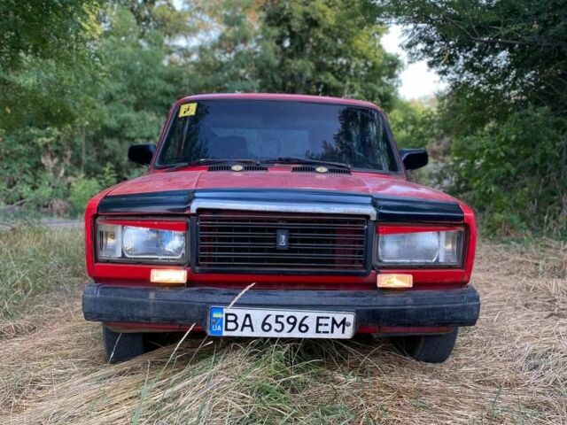 Красный ВАЗ 2107, объемом двигателя 1.5 л и пробегом 942 тыс. км за 700 $, фото 1 на Automoto.ua